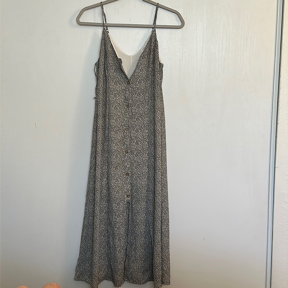 Mid shin lentgh dress